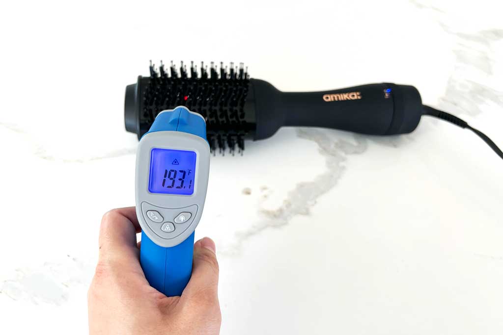 Amika-Hair-Blow-Dry-Brush-heat-settings